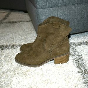 Ankle boots